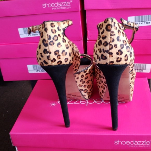 Betsey Johnson Leopard Print High Heels Si… - Picture 5 of 8